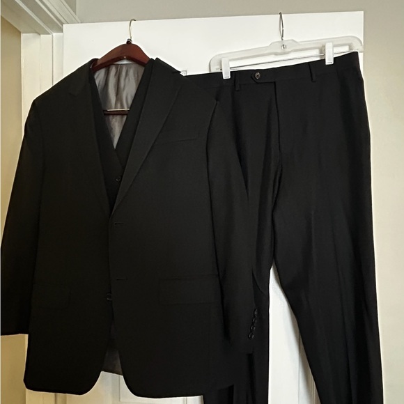 Michael Kors Men’s 3-Piece Suit – Jacket 38R